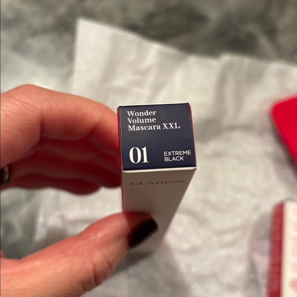 Clarins Gift Set - Picture 7 of 9